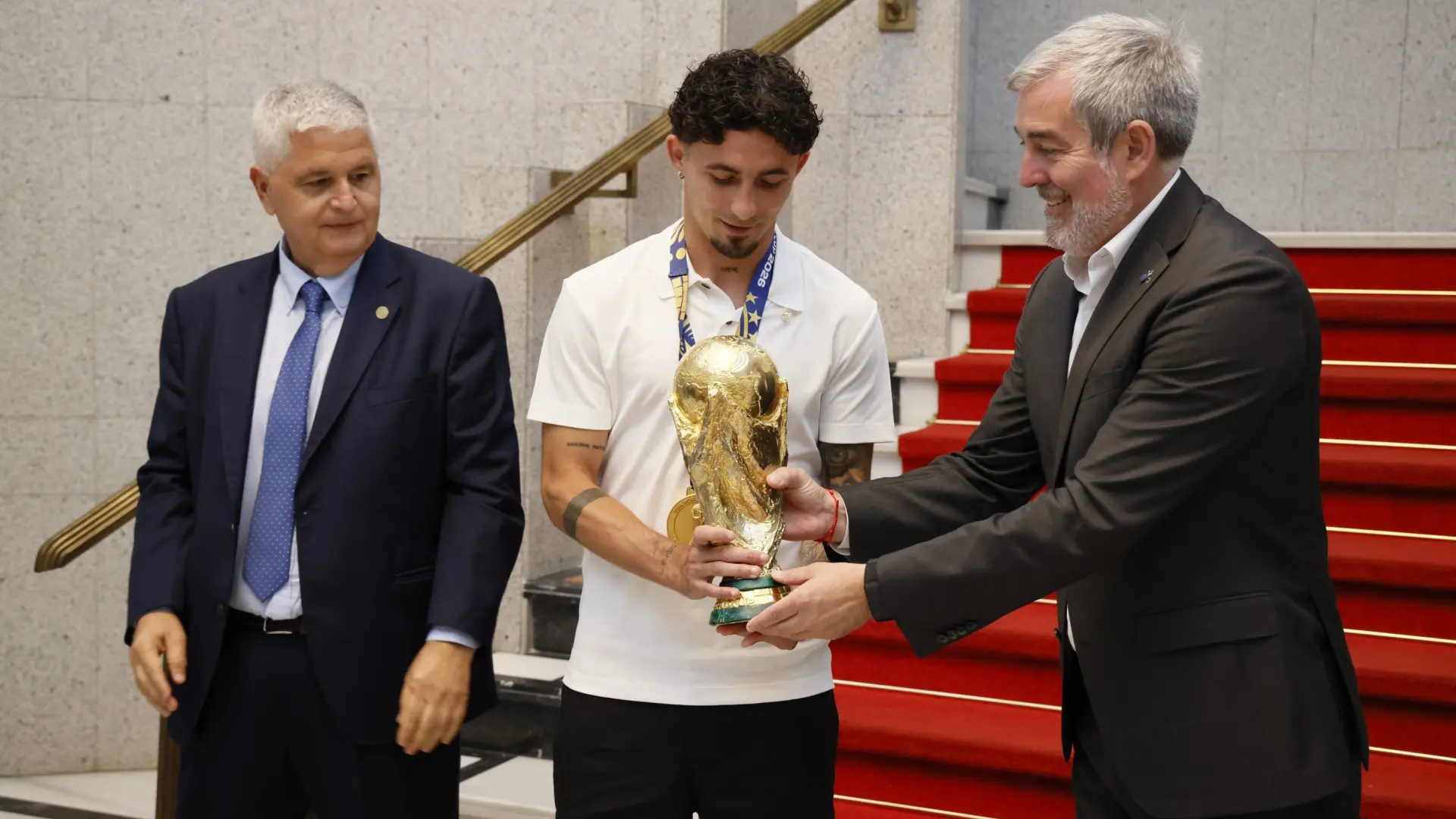 Yéremy Pino, homenajeado en Canarias tras ganar el Mundial: «Quiero ser yo, que me respeten por la persona que soy»
