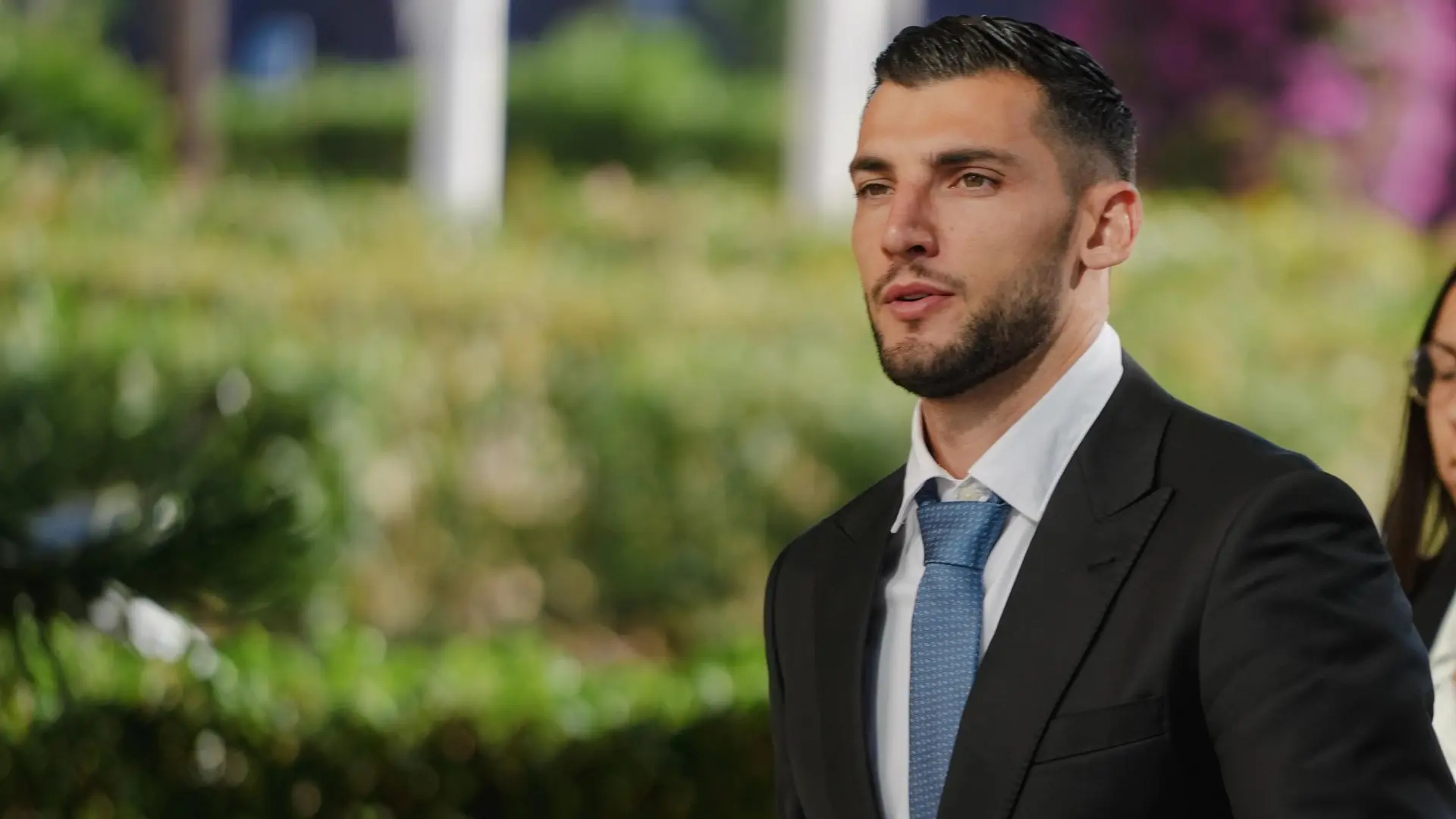 Rafa Mir rescinde su contrato con el Sevilla y la Justicia le permite irse a Grecia pese a su condena por agresión sexual