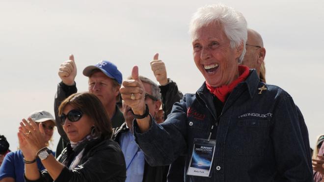 Muere Wally Funk, pionera de la aviación y la mujer de mayor edad en viajar al espacio