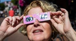 Alfonso Martínez de Carneros, médico, sobre el eclipse solar: «Muchas personas creen que, al estar parcialmente cubierto por la Luna, el Sol deja de ser peligroso, pero esto es un error»