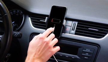 Tener el iPhone enchufado horas y que tenga casi la misma batería: el USB del coche tiene limitaciones (y no es por culpa del cable)