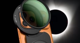 Fotografiar el eclipse de Sol sin que se rompa el iPhone: los mejores filtros para proteger la cámara