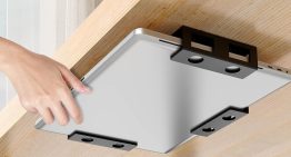 Poner tu Mac bajo el escritorio no es tan mala idea: llevo un año probándolo y me recuerda al iMac sumergido de 2006