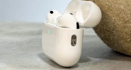 «Las referencias ya aparecen dentro del código iOS 27». Gurman vuelve a filtrar unos AirPods con cámaras para el mes que viene