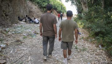 Los 'otros' en la gran avalancha en Ceuta: la increíble historia de los tres hermanos palestinos y de la pareja de afganos