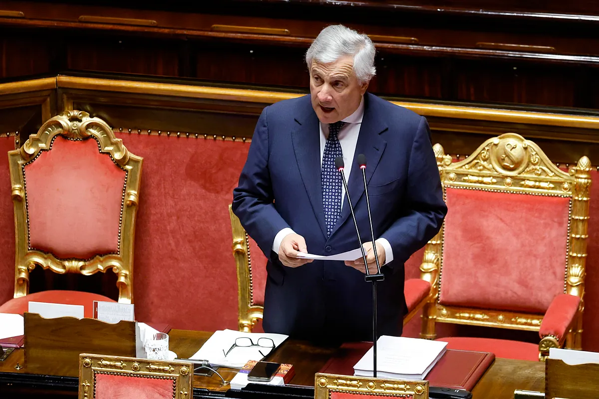 Tajani critica que España no haya consultado con la UE la regularización de migrantes