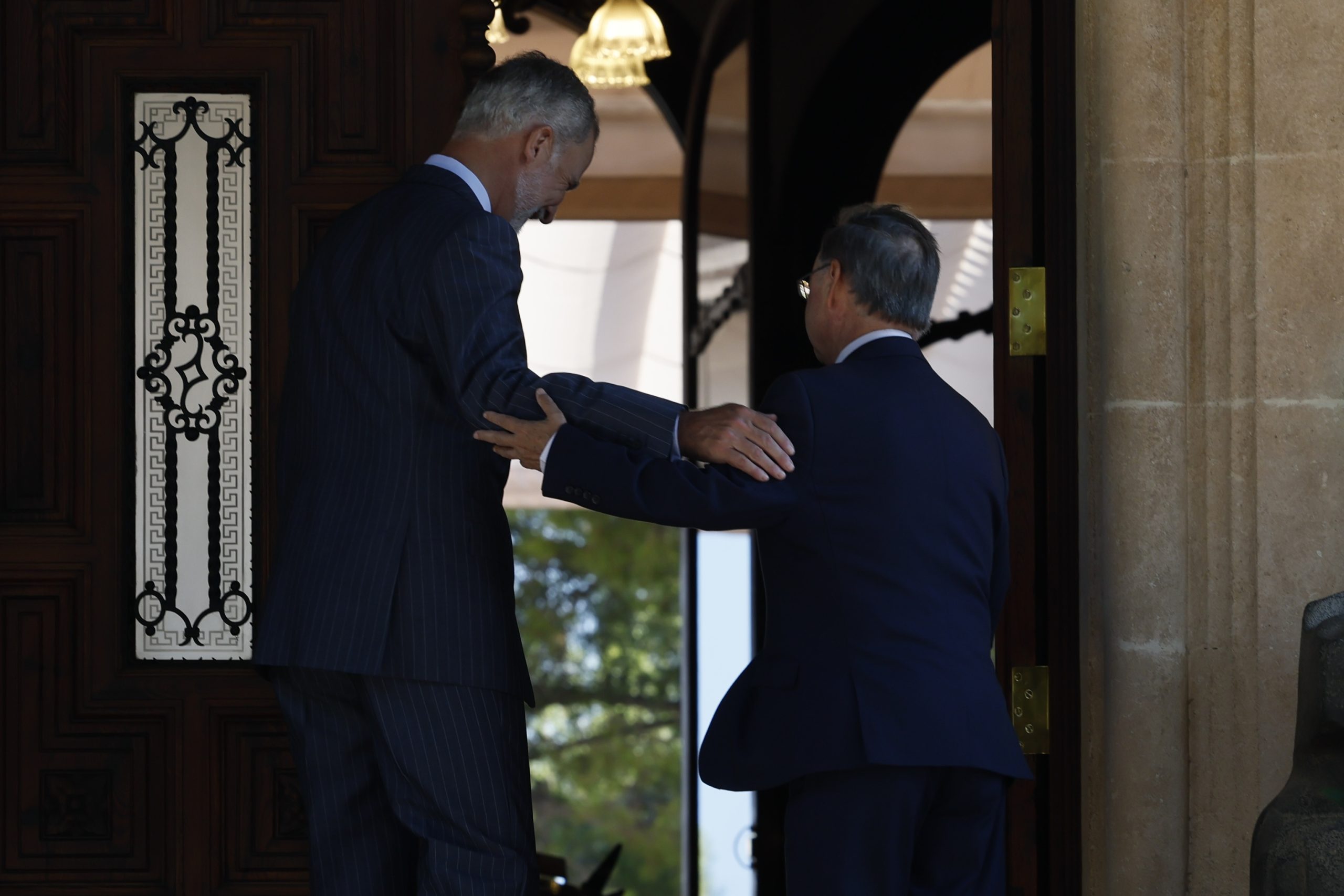Felipe VI invita a Vivas a entrar