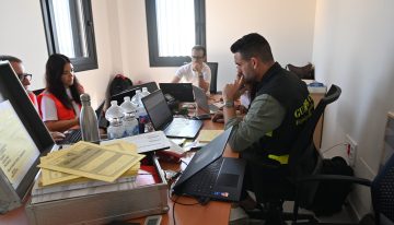 Tatuajes, relojes, móviles, ADN… para poner nombre a las víctimas de la tragedia migratoria más mortífera de Ceuta