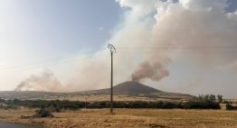 Un incendio en el municipio segoviano de Navas de San Antonio obliga a cortar el tráfico en la N-VI y a desviarlo en la AP-6
