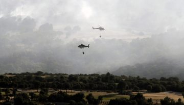 Evacuado Los Madroños (Sevilla) por el incendio de Niebla (Huelva) mientras sigue el desalojo de Los Ángeles de San Rafael y Vegas de Matute por el incendio de Segovia