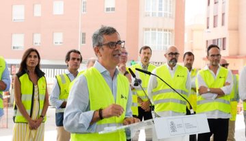 Albares justifica desde Ceuta la actuación de Rabat en la crisis y promete: «Hasta la última persona volverá a Marruecos, que no ha pedido nada a cambio»