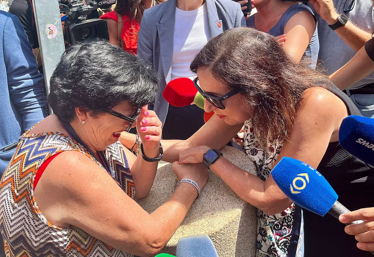 «Tengo mucho miedo»: la mujer que conmovió a Robles en su tenso recibimiento en Ceuta