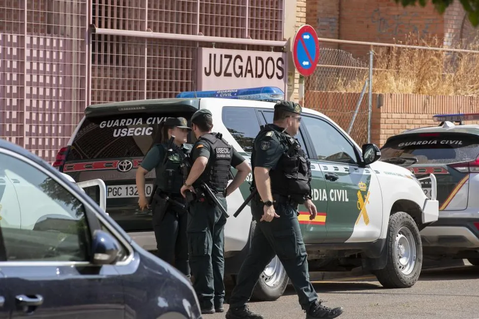 Envían a prisión a la hija del matrimonio asesinado en Tauste y a su pareja