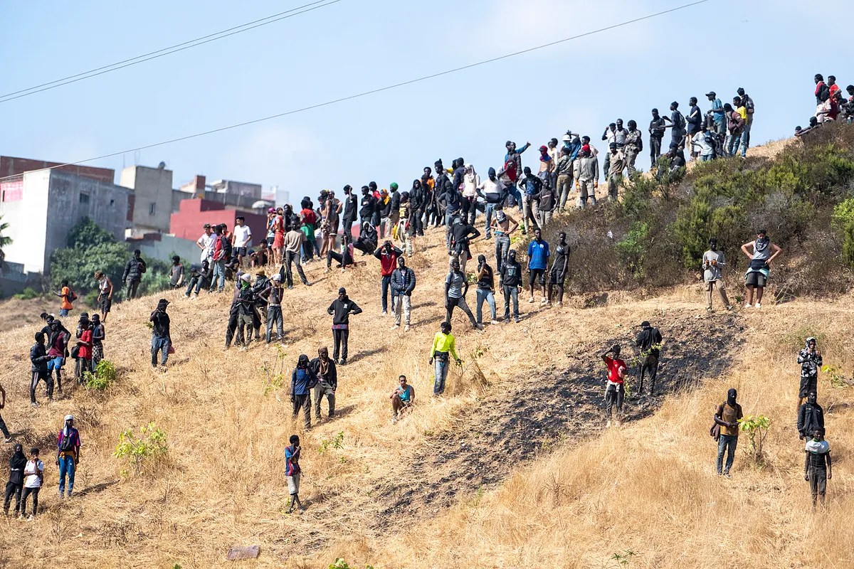 De la paranoia marroquí a la pachorra española en sólo 7.199 pasos: así se vive la «amenaza» del 15-A a ambos lados de la frontera de Ceuta