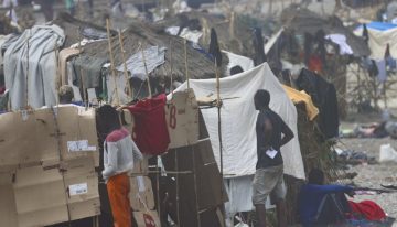 Mónica García rompe el equilibrio institucional con Ceuta mientras el Gobierno levanta carpas porque no podrá devolver a todos los migrantes