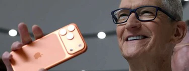 "Subimos los precios a regañadientes": Tim Cook habla de la subida de precios en Apple y lo que nos espera en el futuro 