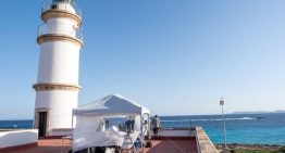 Un año de preparación para 90 segundos de oscuridad: así vivió AstroMallorca el eclipse en el Faro de ses Salines