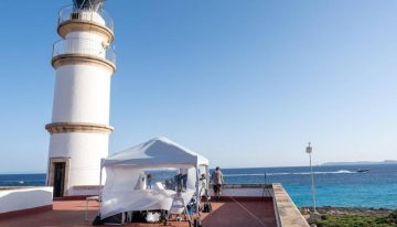 Un año de preparación para 90 segundos de oscuridad: así vivió AstroMallorca el eclipse en el Faro de ses Salines