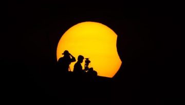 Los mejores filtros para fotografía el eclipse solar con el móvil y dónde comprarlos