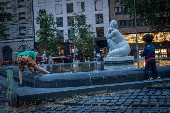 «Hay que vigilar que el bebé orine»: más de 200 niños menores de 4 años han sufrido un golpe de calor este verano en Catalunya