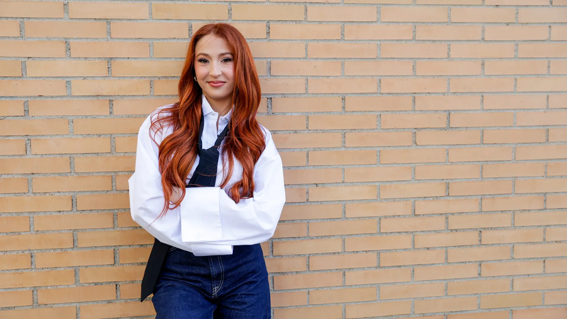 La 'influencer' Erola Jons, que usa cámaras ocultas para ligar, indigna en la Vuelta Ciclista a España como 'informadora'
