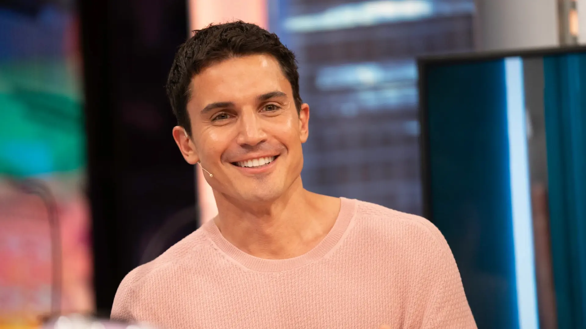 Álex González cumple 46 años enamorado de la 'influencer' Carlas Virgós: «Eres un regalo y mi compañero de aventuras»