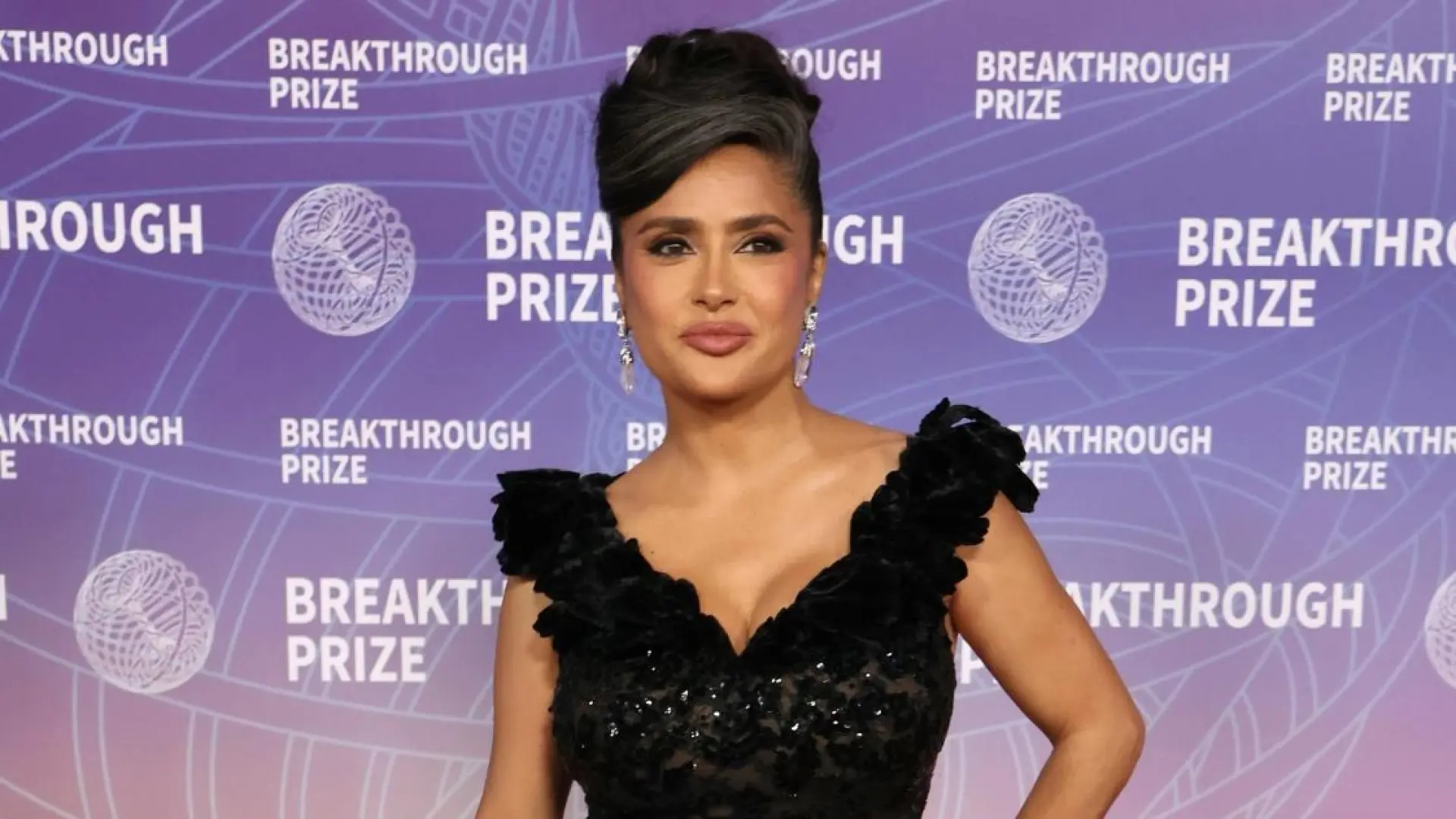 Salma Hayek presume de su nieto en redes y desvela el curioso mote que le ha puesto: «Parece que le encanta»