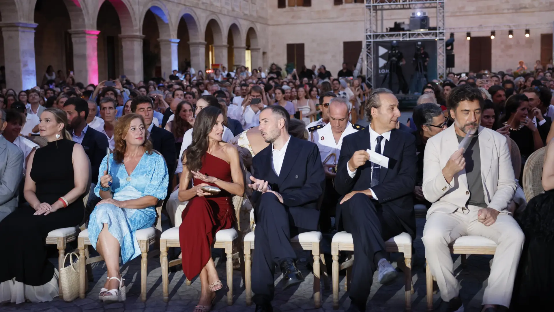 La reina Letizia clausura junto a Javier Bardem el Atlàntida Film Fest en la gala del estreno de 'El ser querido'