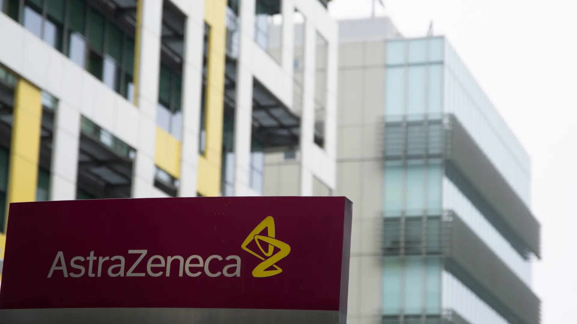 AstraZeneca y Bristol Myers negocian una fusión para dar forma a un coloso farmacéutico de 350.000 millones
