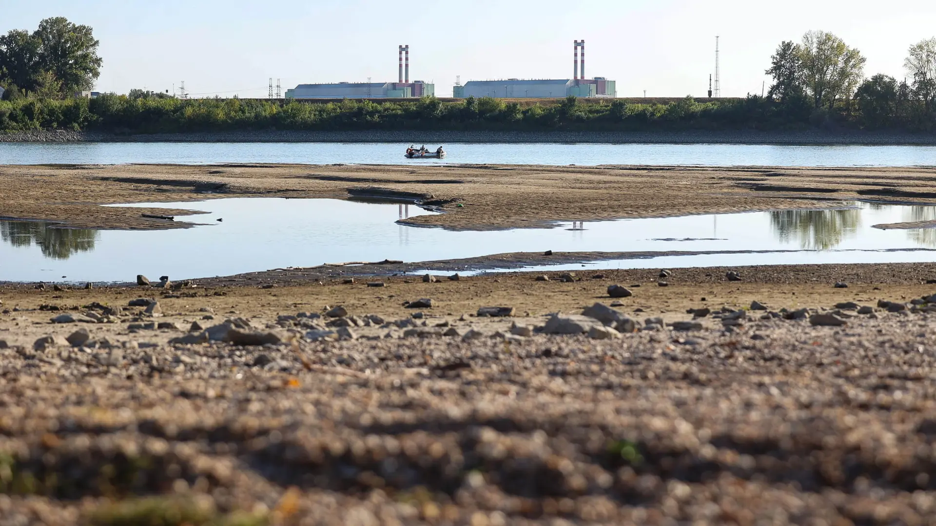 Hungría mantendrá operativa su central nuclear gracias a una leve subida del Danubio