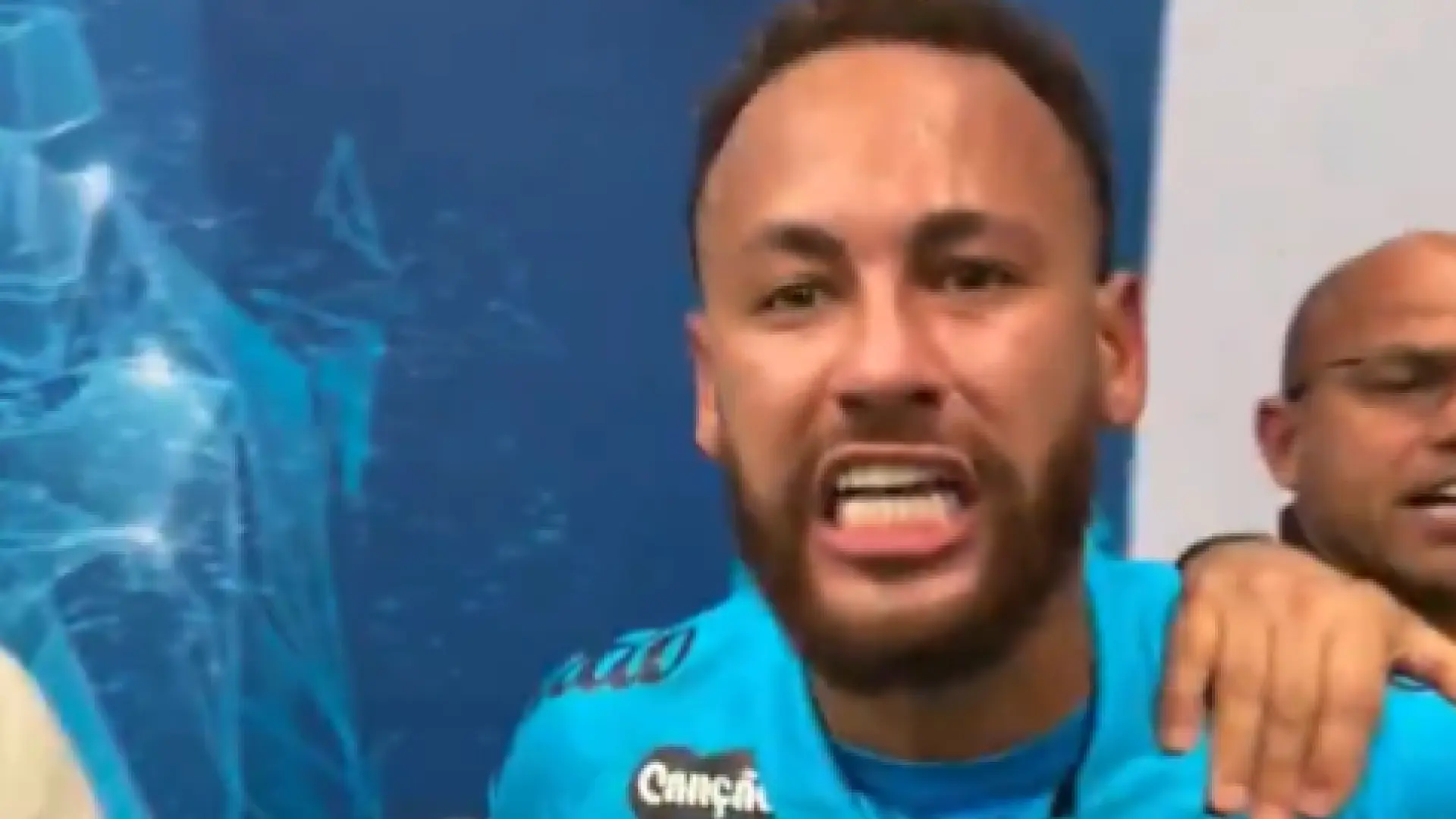 Neymar pierde los papeles en la Copa de Brasil: se encara con los aficionados rivales y tiene que ser sujetado por el cuerpo técnico