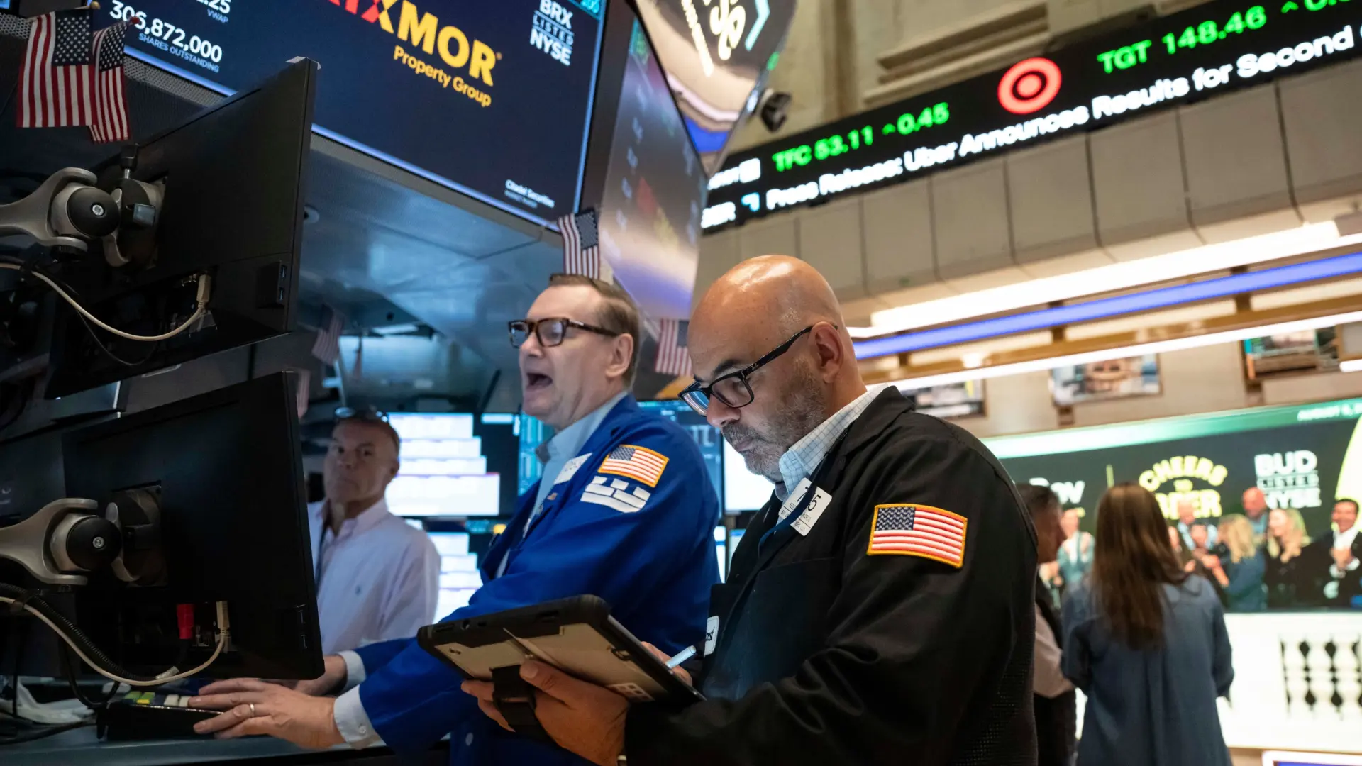 Los banqueros de Wall Street aguardan mayores bonus ante la reactivación de las fusiones y adquisiciones