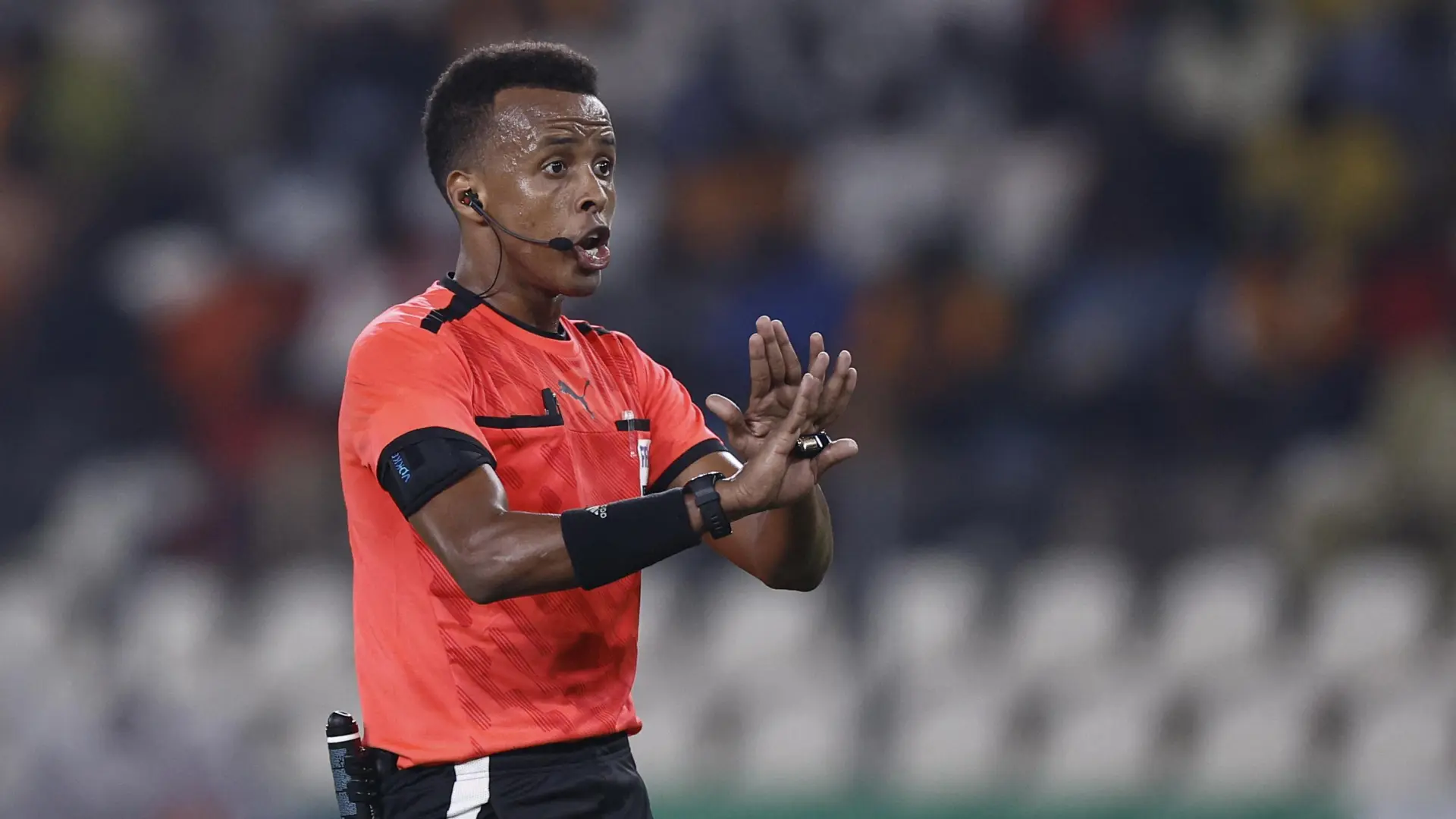 Omar Abdulkadir, árbitro somalí vetado por Estados Unidos en el Mundial: «Es un sueño dirigir la final de la Supercopa de Europa»