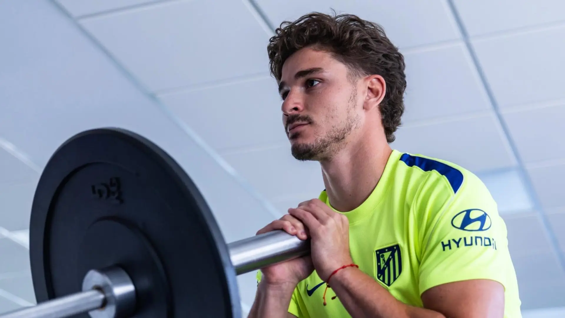 Julián Álvarez vuelve con el Atlético con su futuro todavía en el aire