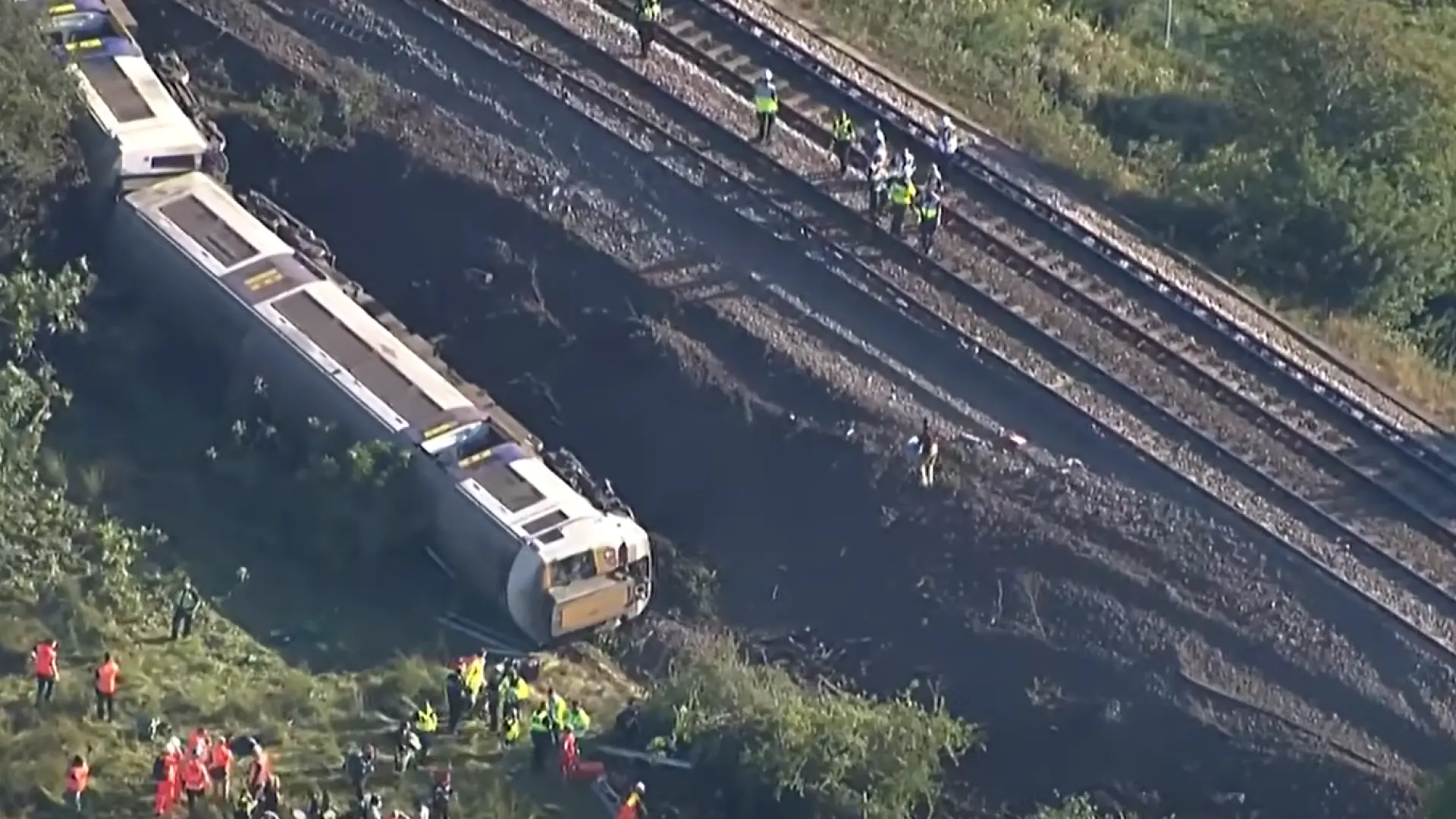 Descarrila un tren de pasajeros en el sur de Inglaterra: hay al menos 11 heridos, dos de ellos graves