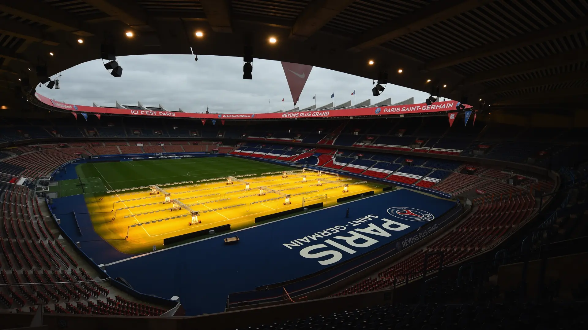 El PSG no podrá arrancar la liga en su estadio por el mal estado del césped debido a la ola de calor que atraviesa Francia