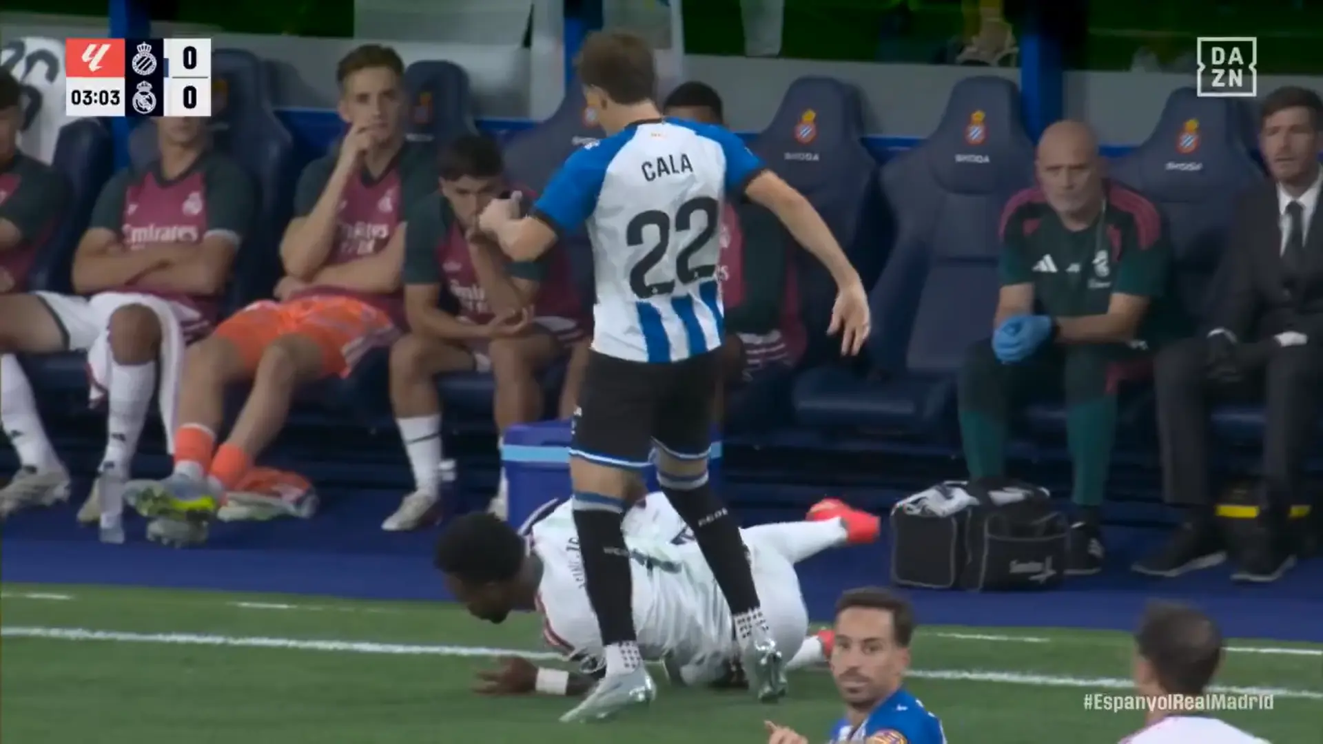 La gran polémica del Espanyol – Real Madrid: patada por detrás de Cala a Vinícius en el suelo que acaba con tangana y sin amarilla