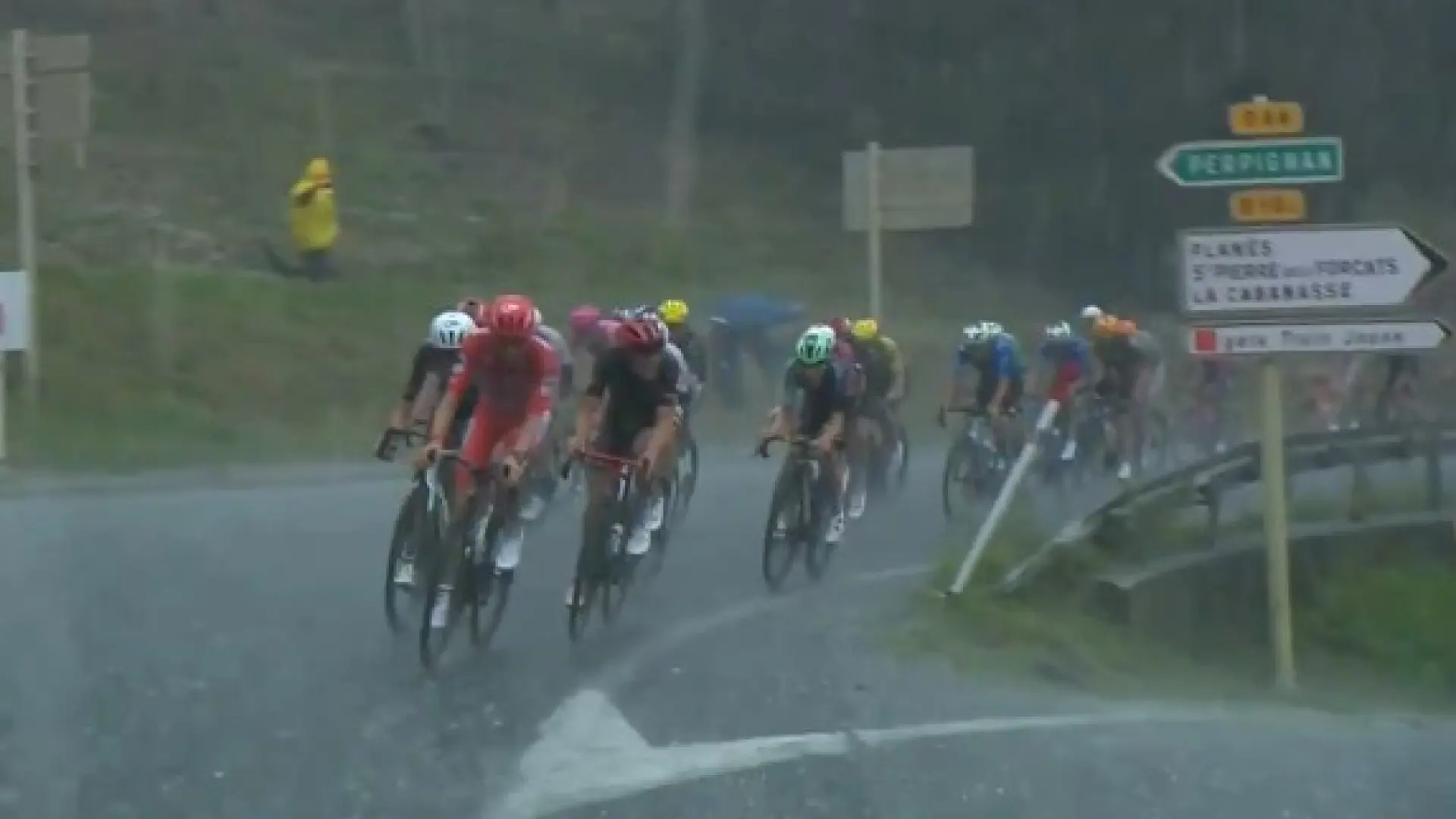 La tercera etapa de la Vuelta a España, anulada por un fuerte granizo