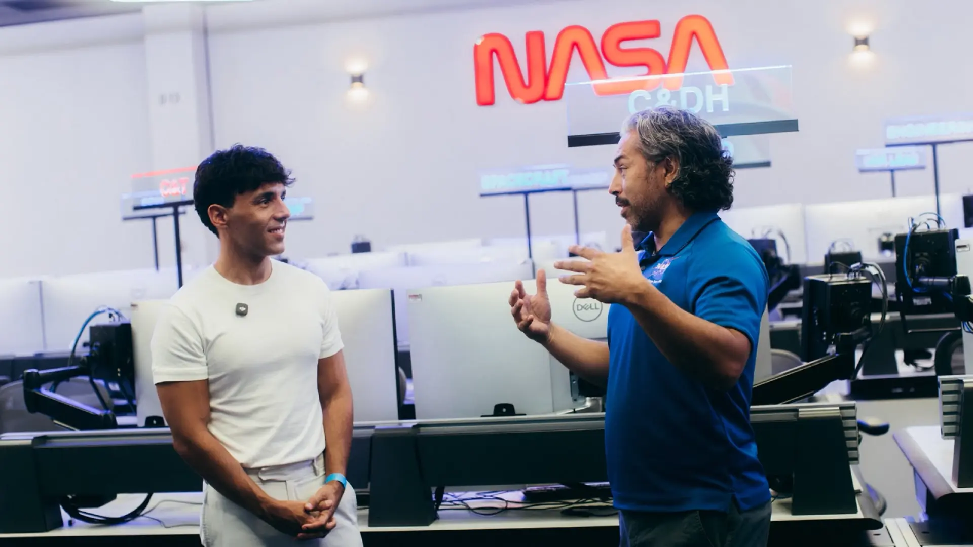 El Mago Pop aprende en la NASA para su próximo espectáculo de ilusionismo, pensado para grandes estadios
