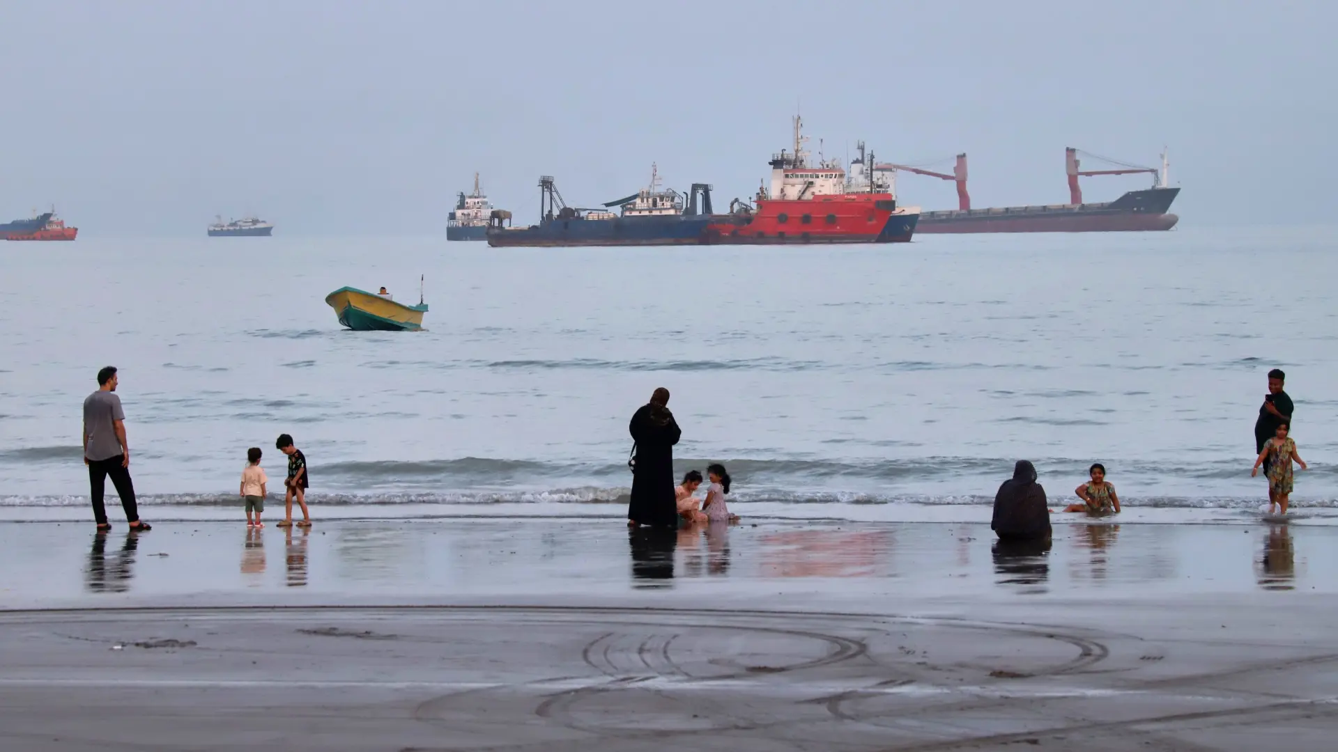 El petróleo de Irán sobrevive a las bombas, las sanciones y a un peaje del 30%