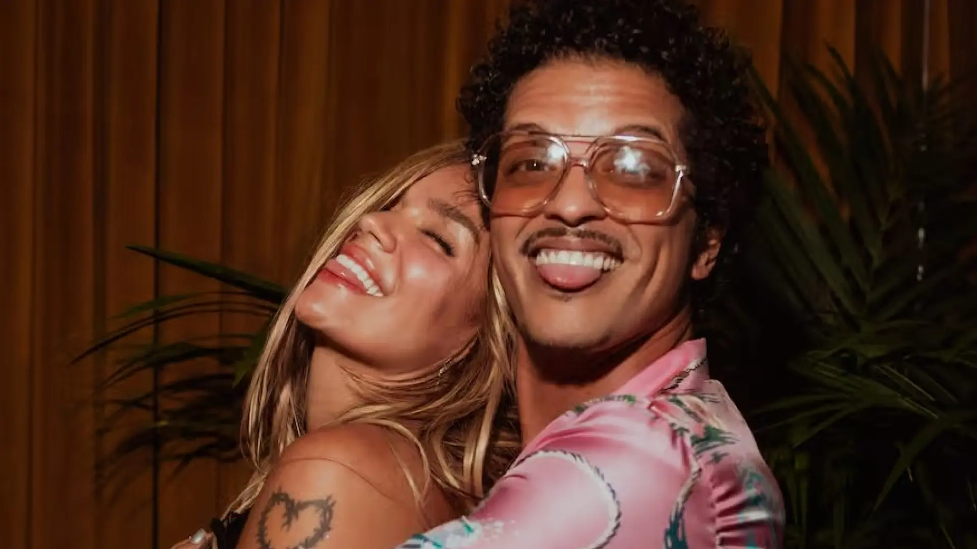 Bruno Mars, ¿enamorado de Karol G? Sus palabras sobre ella y sus imágenes juntos desatan los rumores de relación