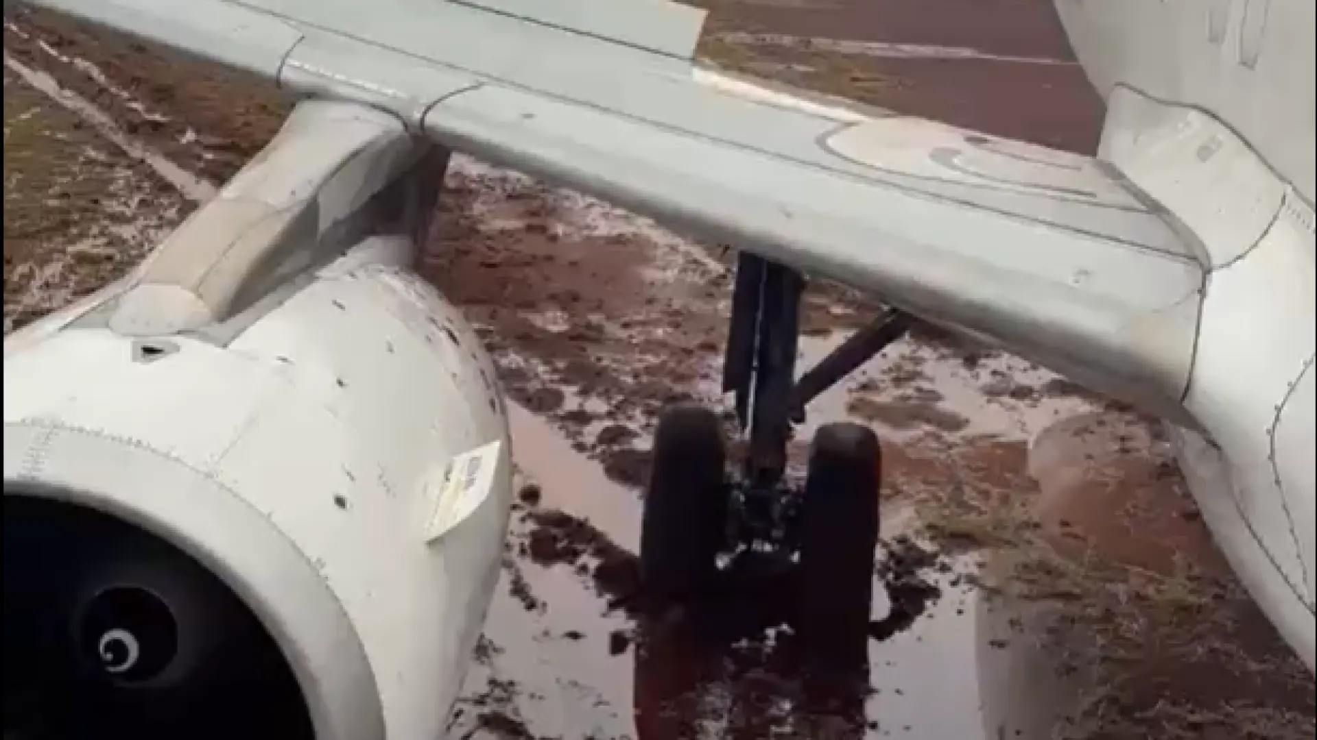 Un avión de Latam con 151 personas a bordo se sale de la pista al aterrizar en Brasil