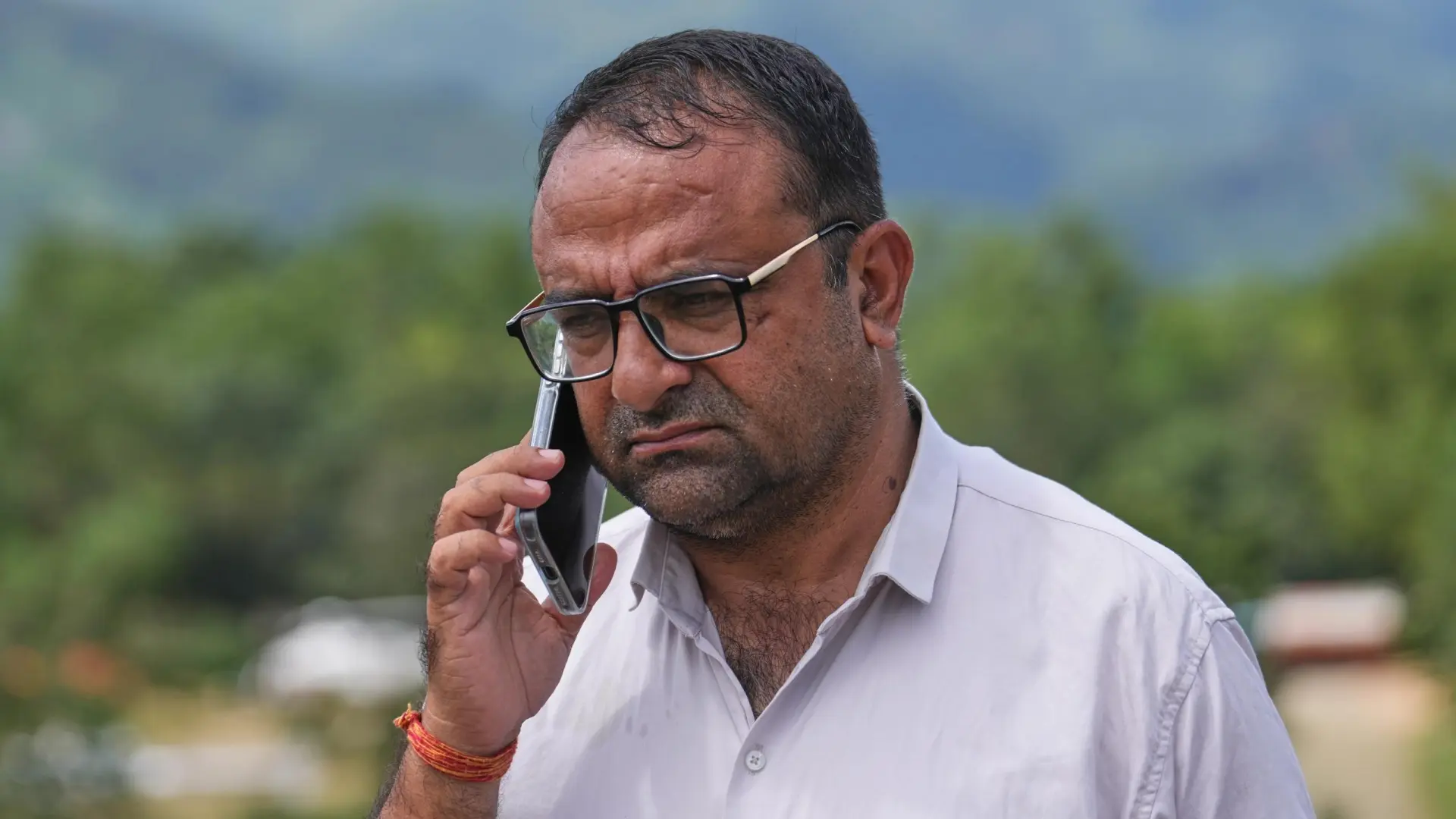 Rajendra Dawadi, el director que salvó a 900 estudiantes minutos antes de que las inundaciones arrasaran su escuela en Nepal