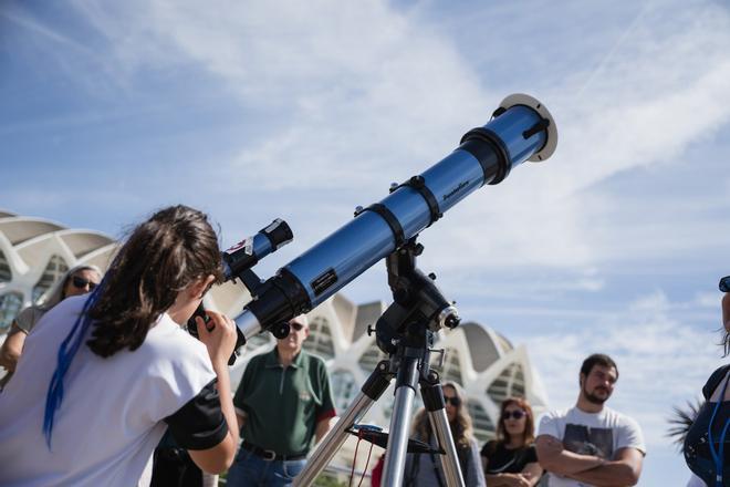 Catalunya activa la «alerta máxima» ante el eclipse: 700 agentes, drones y unidades acuáticas y subacuáticas