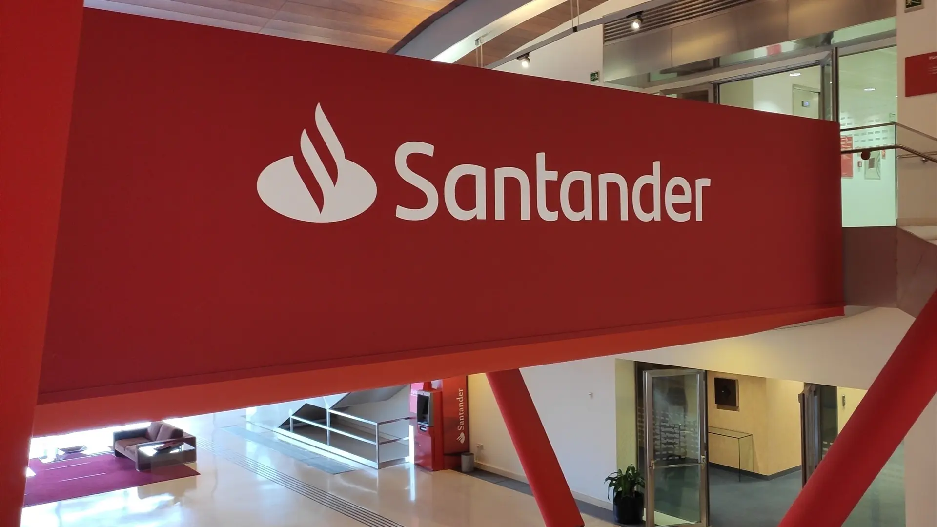 Santander cierra la compra exprés de Webster Bank y se convierte en un gigante bancario en EEUU