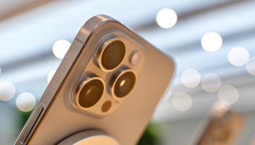 ¿Para qué sirve el pequeño sensor que algunos celulares tienen junto a las cámaras?