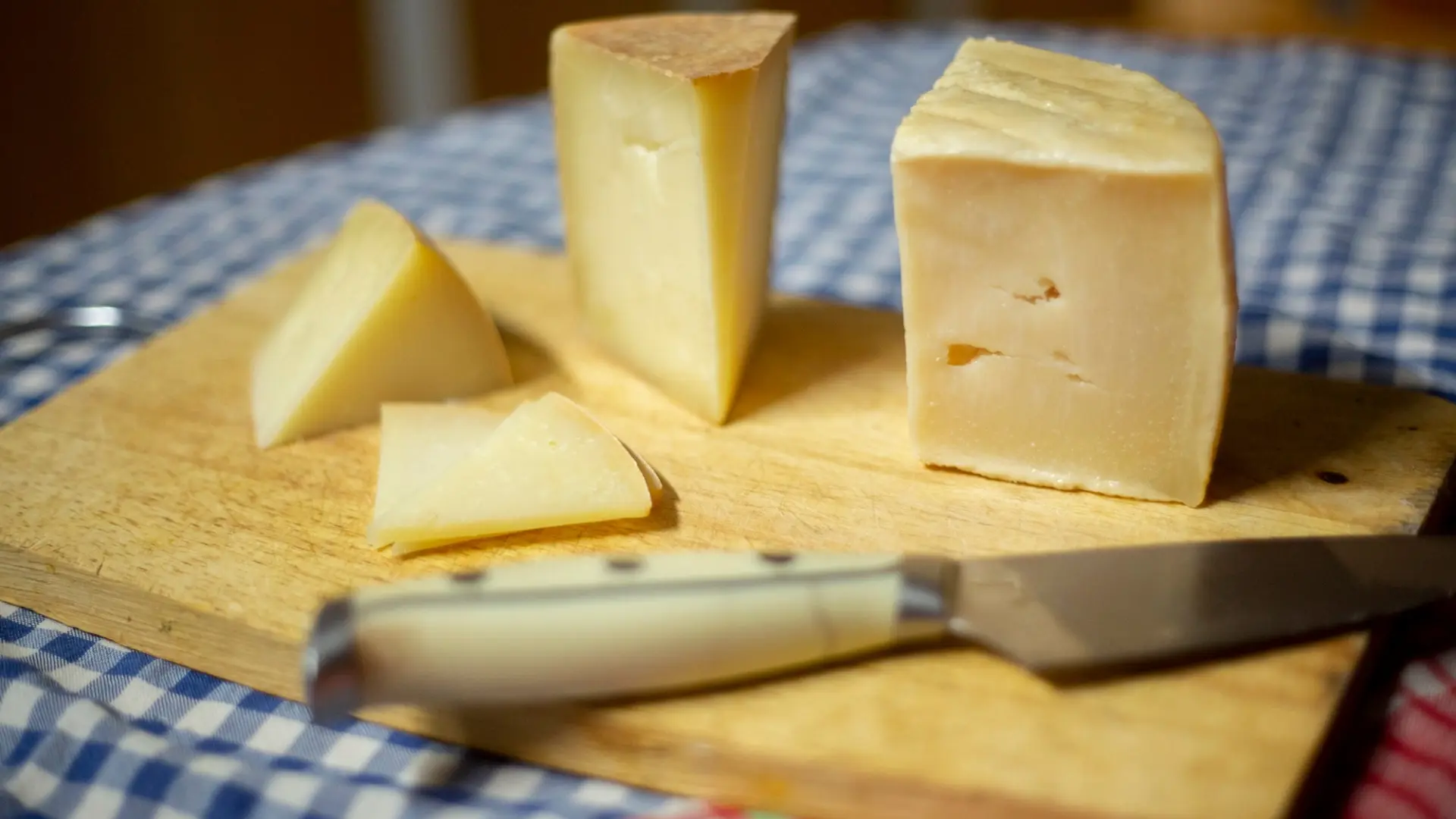 Muere un niño de 13 años tras pasar casi una década en coma por comer queso elaborado con leche cruda