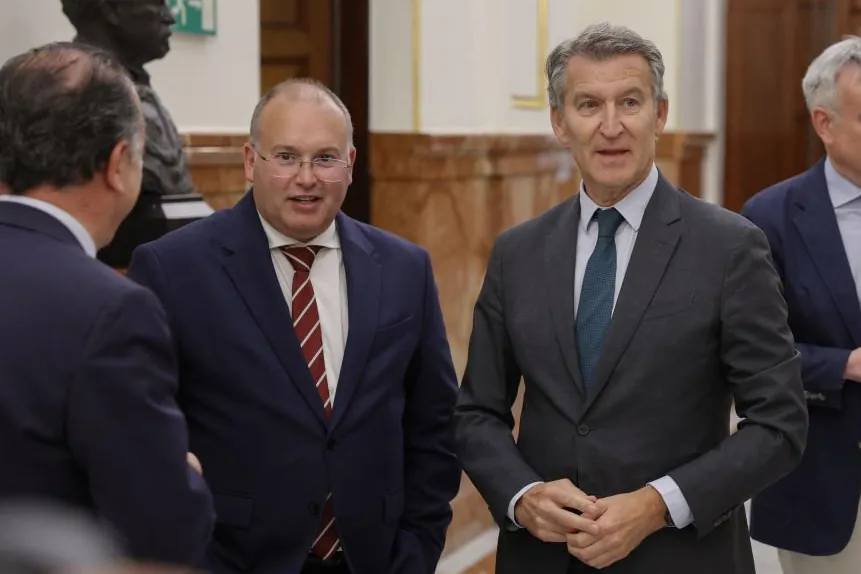 «Sánchez, si tiene que elegir, está con Mohamed VI, no con Felipe VI»: el PP señala al Gobierno por cruzar «la línea roja» contra la Monarquía