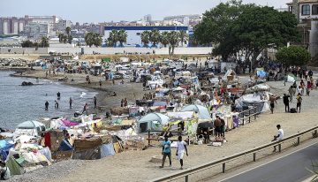 Ajad y su pistola de agua, el símbolo del drama humano de 1.300 metros que sigue creciendo en el Trampolín