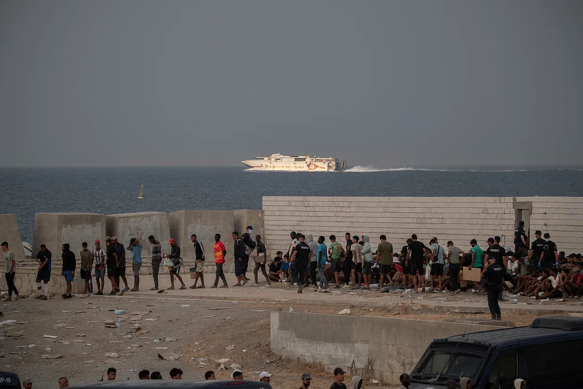 El Gobierno toma el control del Puerto de Ceuta para alojar a migrantes con la oposición del Consejo de Administración y de los empresarios